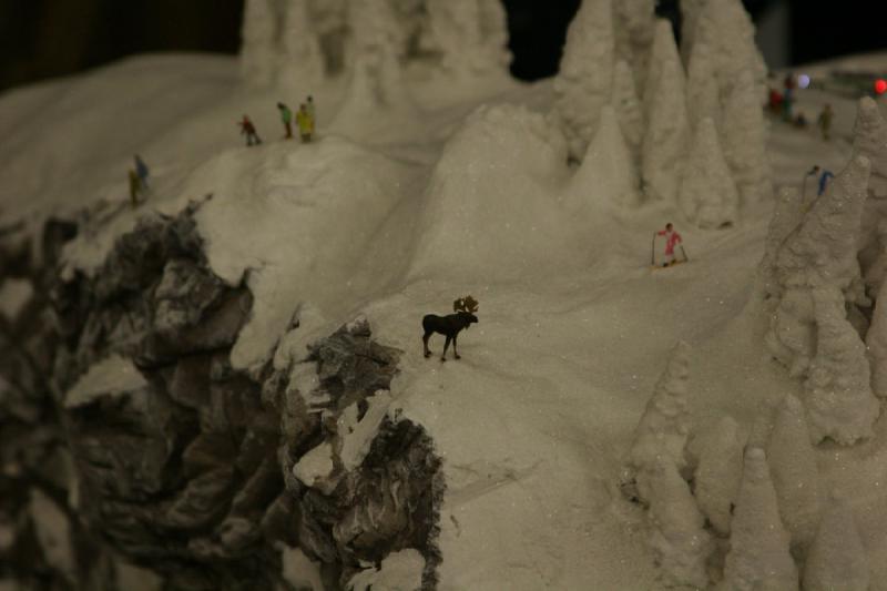 2006-11-25 10:02:24 ** Germany, Hamburg, Miniature Wonderland ** Moose and cross country skiers.
