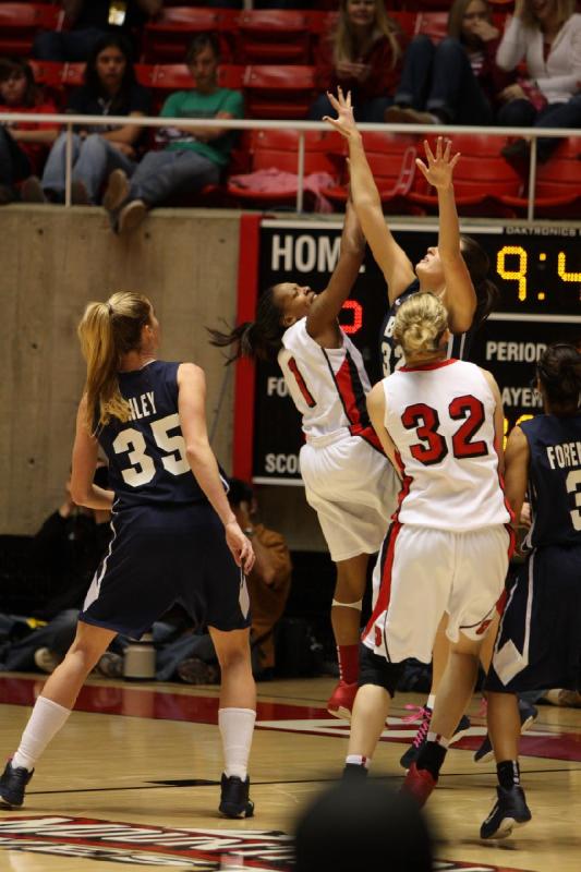 2011-02-12 16:26:05 ** Basketball, BYU, Damenbasketball, Diana Rolniak, Janita Badon, Utah Utes ** 