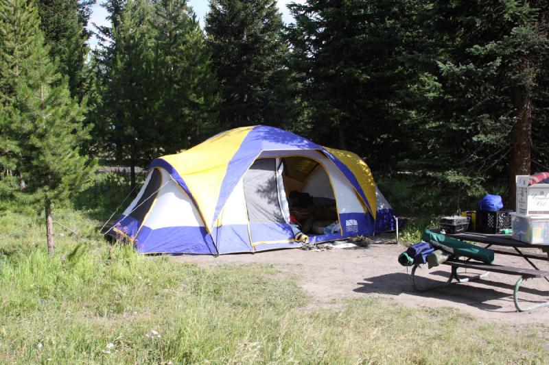 2008-08-14 16:27:50 ** Yellowstone Nationalpark ** Unser Zelt für die ersten zwei Nächte auf dem Bridge Bay Zeltplatz.