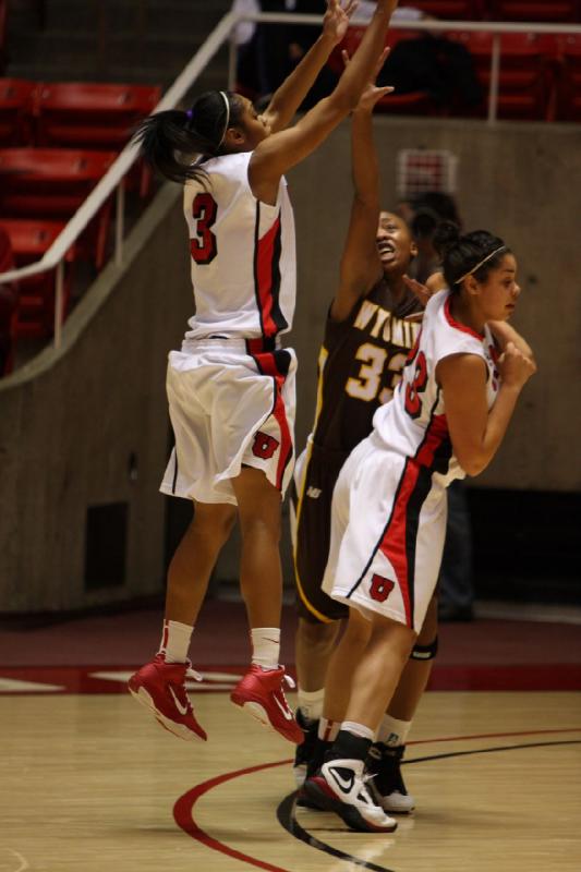 2011-01-15 15:38:04 ** Basketball, Brittany Knighton, Damenbasketball, Iwalani Rodrigues, Utah Utes, Wyoming ** 