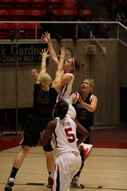 2011-12-01 20:14:35 ** Basketball, Cheyenne Wilson, Damenbasketball, Michelle Plouffe, Utah Utes, Weber State ** 
