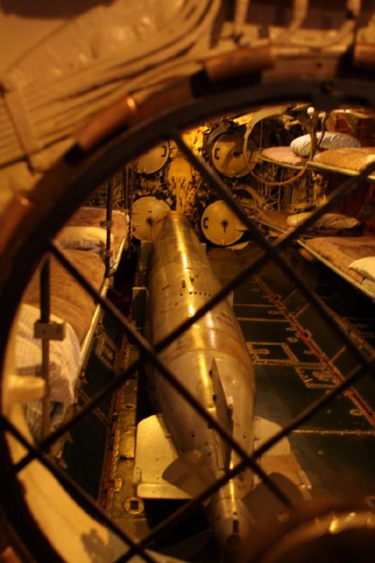 2014-03-11 10:02:39 ** Chicago, Illinois, Museum of Science and Industry, Typ IX, U 505, U-Boote ** Der vordere Torpedoraum.
