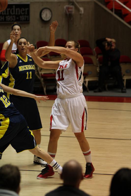 2012-11-16 17:34:29 ** Basketball, Michelle Plouffe, Michigan, Taryn Wicijowski, Utah Utes, Women's Basketball ** 