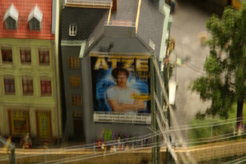 2006-11-25 10:22:36 ** Deutschland, Hamburg, Miniaturwunderland ** Werbeposter für Atze Schröder, einem mittelmässigem Komiker.