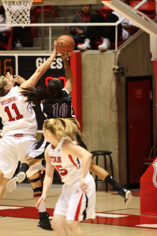 2011-12-01 20:22:48 ** Allison Gida, Basketball, Damenbasketball, Taryn Wicijowski, Utah Utes, Weber State ** 