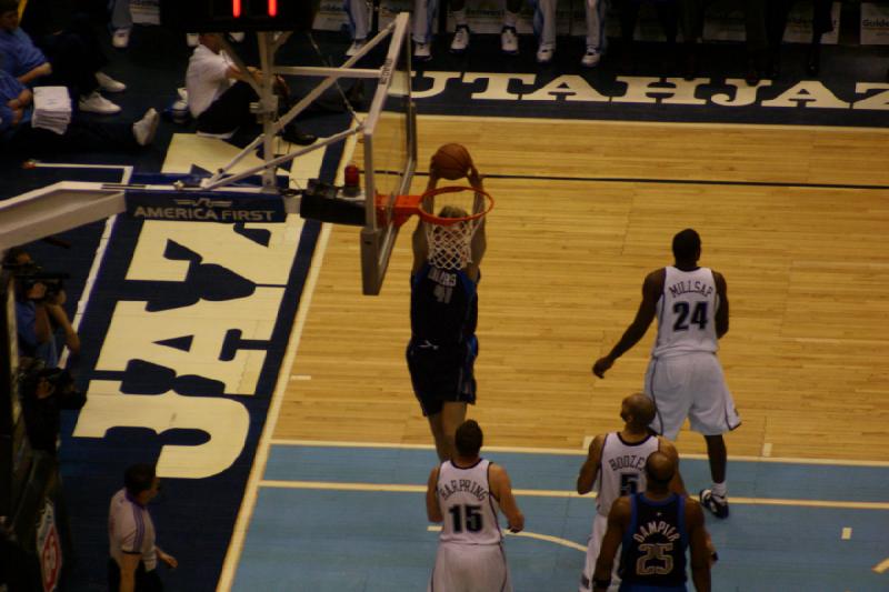 2008-03-03 20:49:06 ** Basketball, Utah Jazz ** Dunking.
