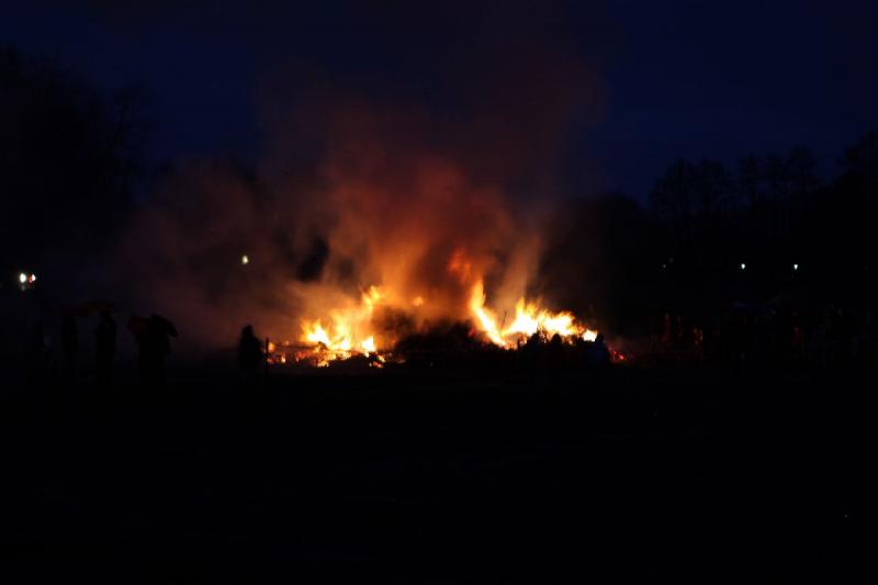 2010-04-03 20:20:21 ** Easter, Germany, Oldenburg ** The easter fire on the evening before easter in Hundsmühlen.