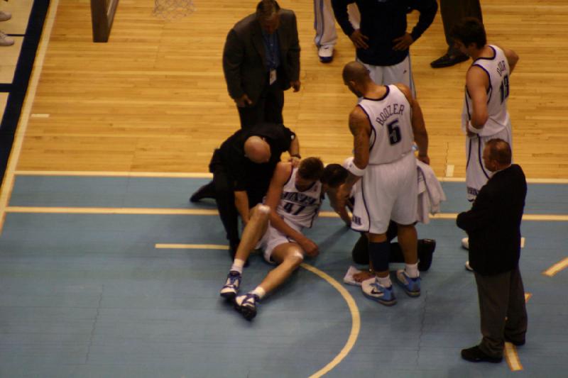 2008-03-03 19:21:22 ** Basketball, Utah Jazz ** Andrei gets up.