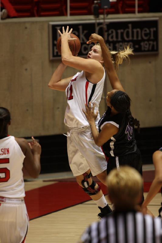 2011-12-01 20:07:44 ** Basketball, Cheyenne Wilson, Damenbasketball, Taryn Wicijowski, Utah Utes, Weber State ** 