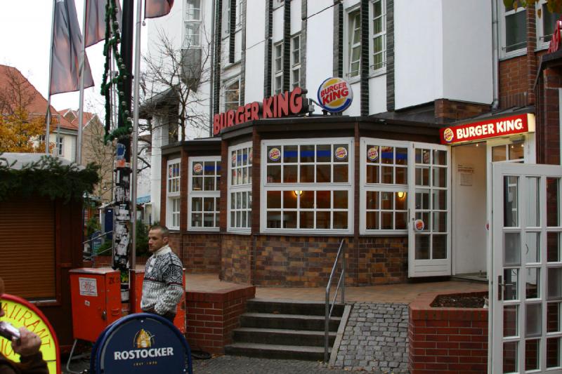 2006-11-26 13:55:58 ** Germany, Rostock ** In many inner cities in Germany, even fast food chains have to make do with existing buildings, which commonly creates a nice effect.