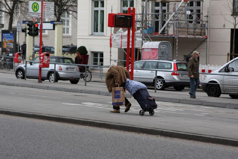 2010-04-05 16:21:41 ** Germany, Hamburg ** Very crooked back.