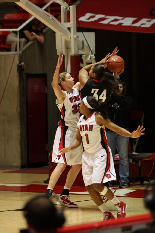 2010-12-20 20:00:55 ** Basketball, Damenbasketball, Diana Rolniak, Janita Badon, Southern Oregon, Utah Utes ** 