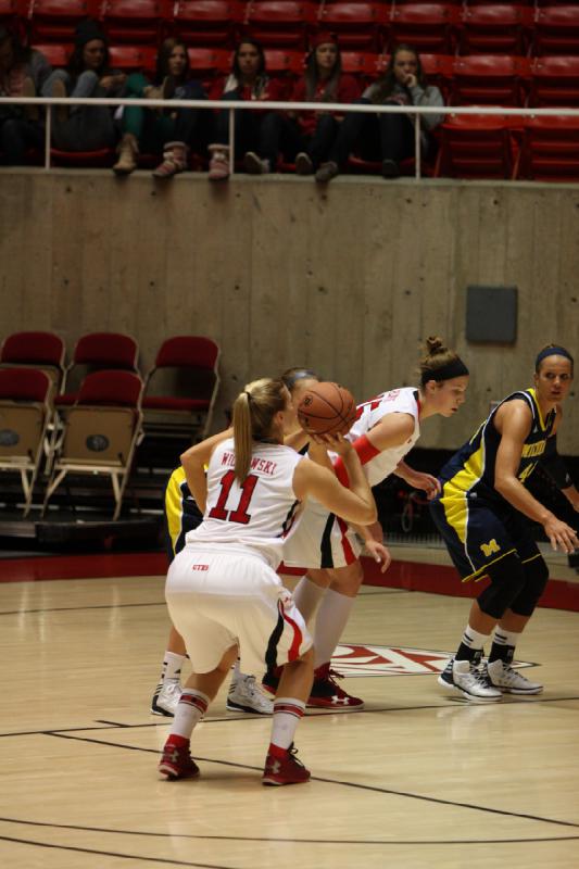 2012-11-16 16:39:31 ** Basketball, Damenbasketball, Michelle Plouffe, Michigan, Taryn Wicijowski, Utah Utes ** 