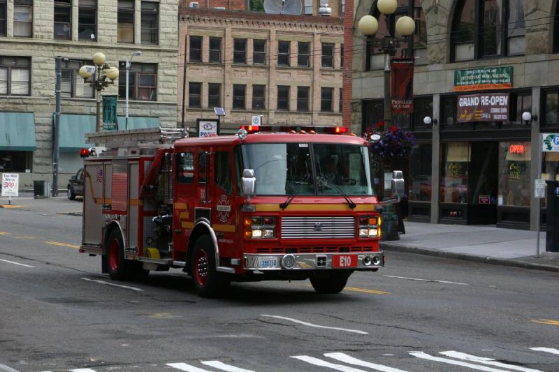 2007-09-03 10:07:18 ** Seattle ** Fire engine.