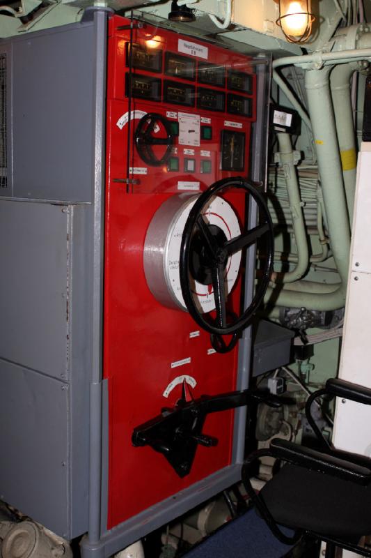 2010-04-15 15:55:42 ** Bremerhaven, Germany, Submarines, Type XXI, U 2540 ** Port side operator's stand with drive range switch.