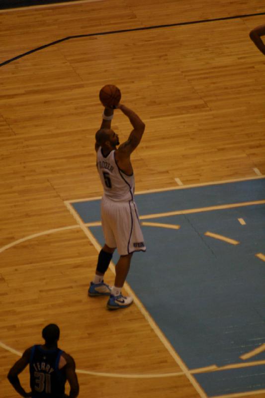 2008-03-03 21:08:44 ** Basketball, Utah Jazz ** Carlos Boozer beim Freiwurf.