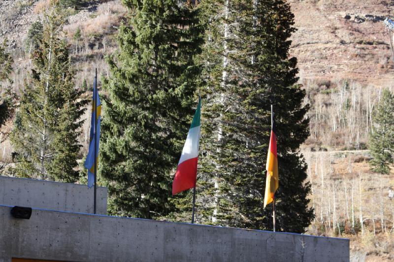 2008-10-25 16:39:54 ** Little Cottonwood Canyon, Snowbird, Utah ** Auch die Deutsche Flagge war dort.