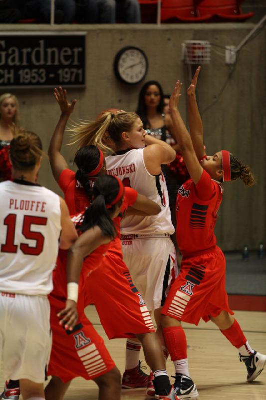 2013-01-18 20:10:33 ** Arizona, Basketball, Michelle Plouffe, Taryn Wicijowski, Utah Utes, Women's Basketball ** 