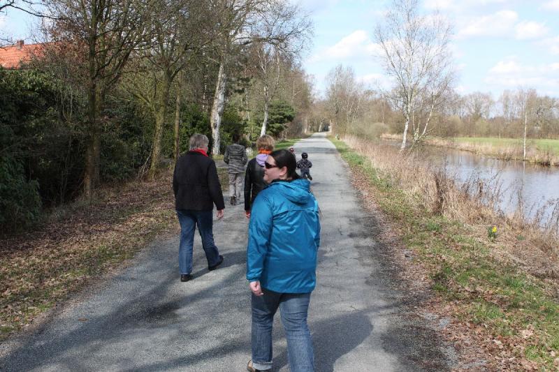 2010-04-02 13:07:56 ** Erica, Germany, Oldenburg ** Going for a walk at the Querkanal.
