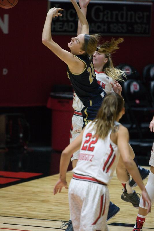 2015-12-29 19:05:26 ** Basketball, Damenbasketball, Danielle Rodriguez, Paige Crozon, UC Davis, Utah Utes ** 