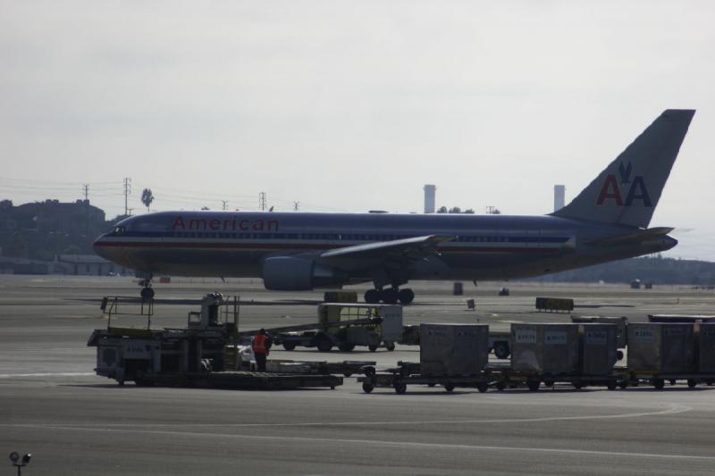 2007-10-14 15:59:44 ** California ** Jet of American Airlines.
