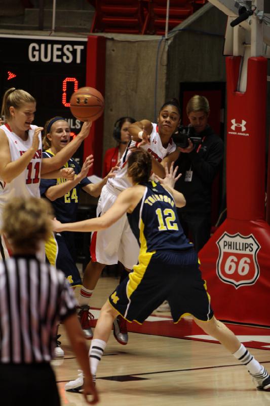 2012-11-16 16:30:59 ** Basketball, Damenbasketball, Iwalani Rodrigues, Michigan, Taryn Wicijowski, Utah Utes ** 