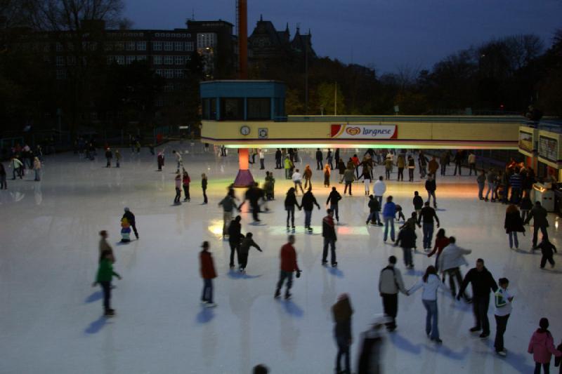2006-11-25 16:32:14 ** Germany, Hamburg ** Ice rink.