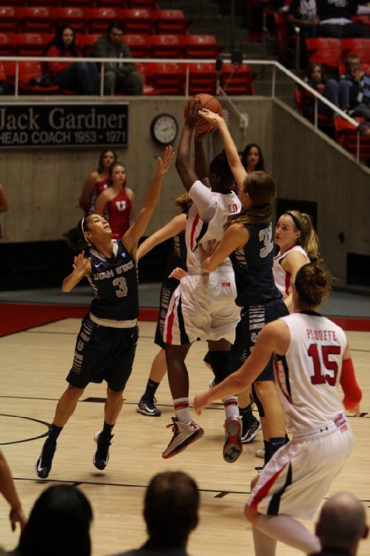 2012-11-27 20:12:28 ** Basketball, Cheyenne Wilson, Damenbasketball, Michelle Plouffe, Paige Crozon, Utah State, Utah Utes ** 