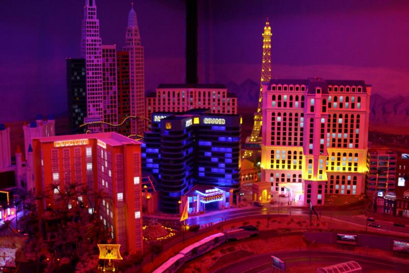 2006-11-25 09:33:18 ** Germany, Hamburg, Miniature Wonderland ** Las Vegas in the evening.
