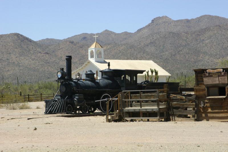2006-06-17 13:47:44 ** Tucson ** In the northern part of the town is this old (original) locomotive that has been blown up for the movie 'Wild Wild West' with Will Smith.