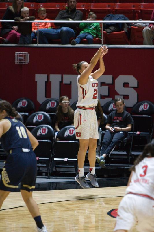 2015-12-29 19:17:37 ** Basketball, Damenbasketball, Katie Kuklok, Malia Nawahine, UC Davis, Utah Utes ** 