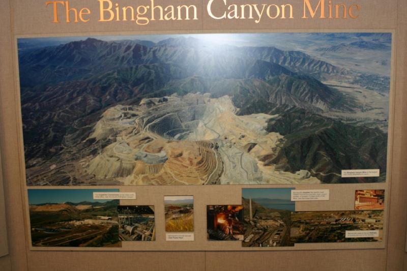 2005-05-22 18:23:13 ** Utah ** Aerial photography of the Bingham Canyon mine.