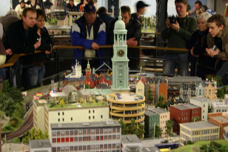 2006-11-25 10:25:32 ** Germany, Hamburg, Miniature Wonderland ** In the center the Hamburg Michel (Church St. Michaelis). It also shows nicely how visitors see the Miniaturwunderland.