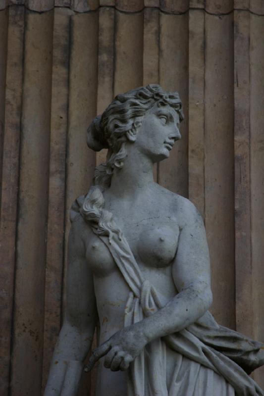 2006-11-28 09:51:54 ** Deutschland, Potsdam ** Sandsteinfigur am Neuen Palais.