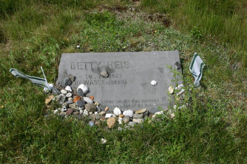 2008-05-13 12:09:14 ** Bergen-Belsen, Concentration Camp, Germany ** Headstone for Betty Reis.