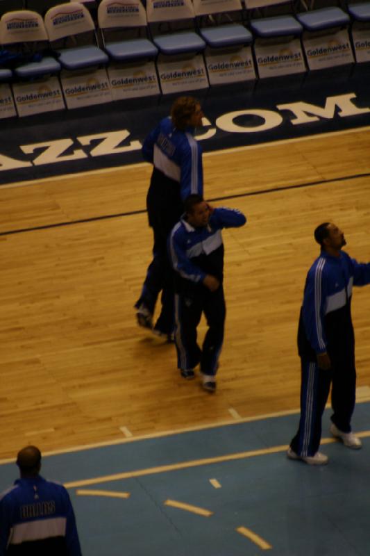 2008-03-03 18:49:54 ** Basketball, Utah Jazz ** Dirk Nowitzki and his collegues.