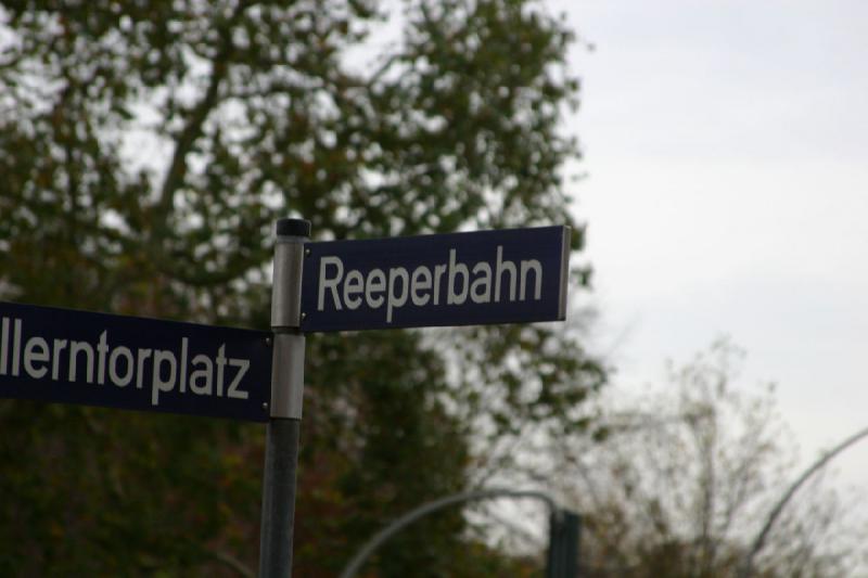 2006-11-25 14:31:02 ** Germany, Hamburg ** Street sign for the famous Hamburg Reeperbahn.