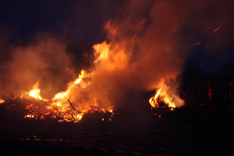 2010-04-03 20:23:24 ** Easter, Germany, Oldenburg ** The easter fire on the evening before easter in Hundsmühlen.