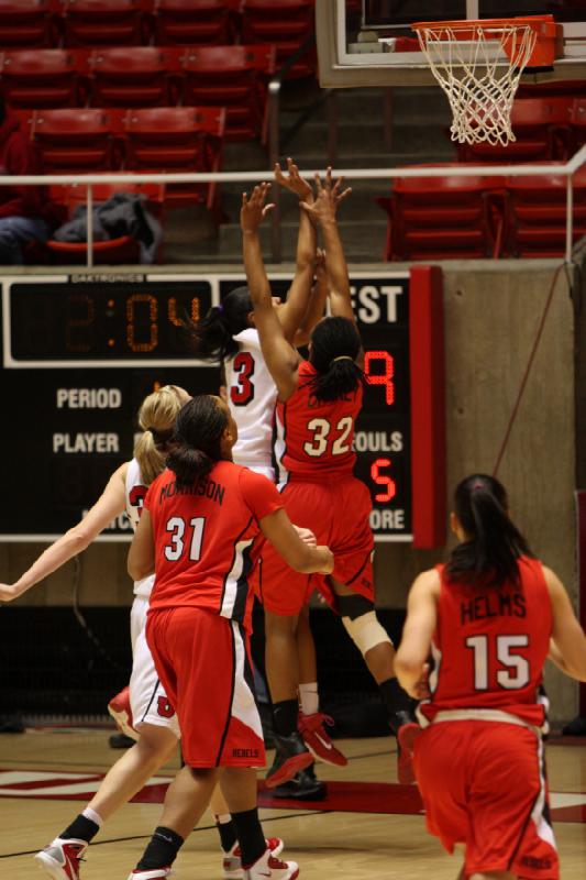 2011-02-01 20:37:52 ** Basketball, Damenbasketball, Diana Rolniak, Iwalani Rodrigues, UNLV, Utah Utes ** 