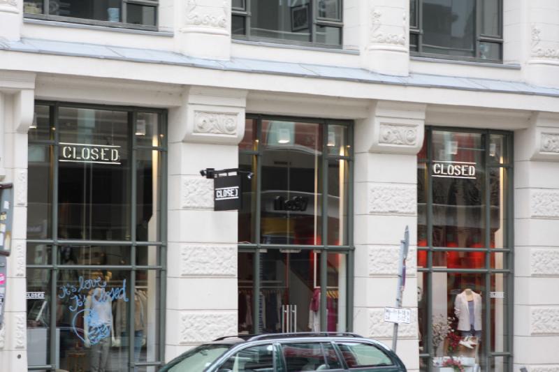 2010-04-05 14:41:48 ** Deutschland, Hamburg ** 'Closed', ein eigenartiger und mißverständlicher Name für ein Geschäft.