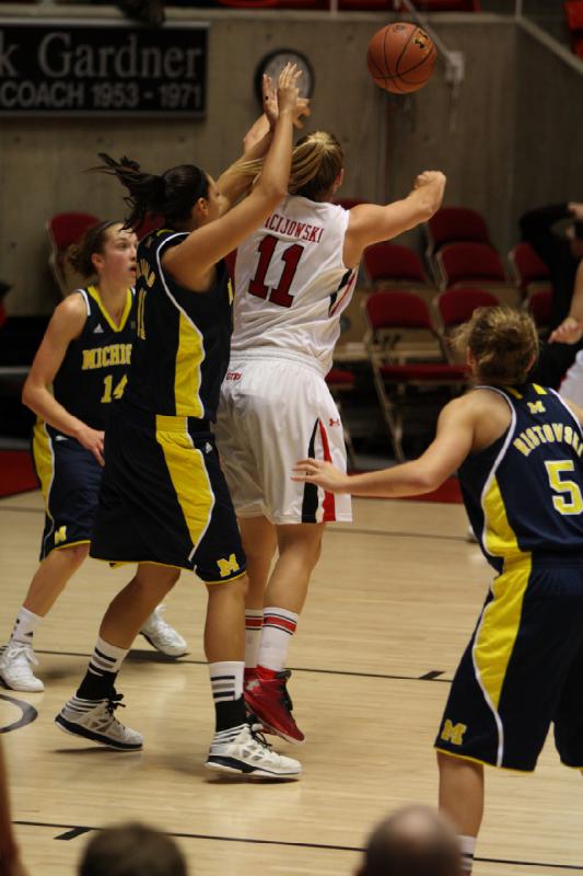 2012-11-16 17:33:46 ** Basketball, Damenbasketball, Michigan, Taryn Wicijowski, Utah Utes ** 