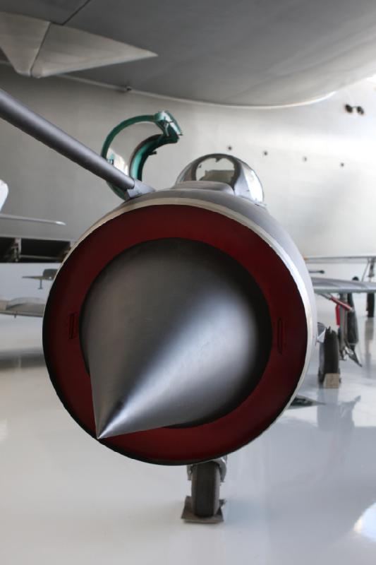 2011-03-26 15:24:56 ** Evergreen Luft- und Raumfahrtmuseum ** Lufteintrittskanal der MiG-21MF Fishbed-J.