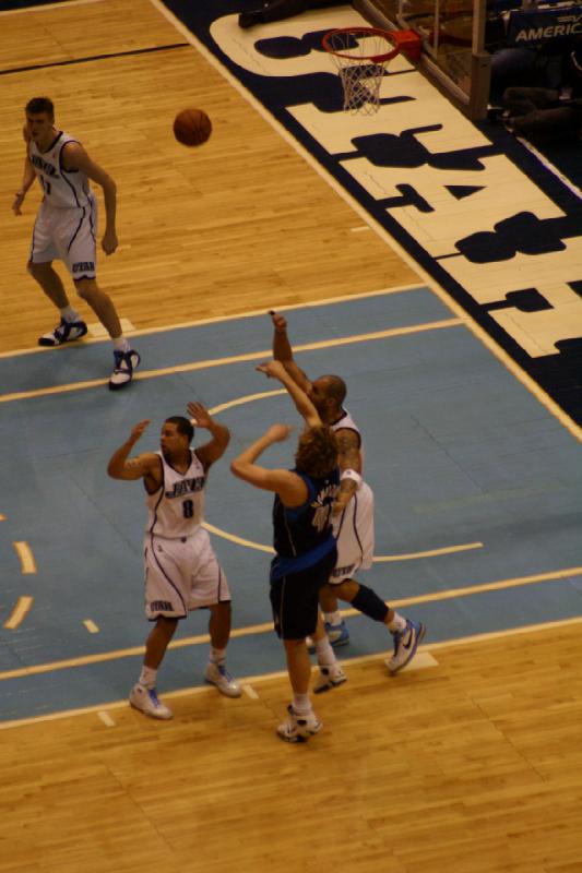 2008-03-03 19:13:36 ** Basketball, Utah Jazz ** Der Wurf von Dirk ging wohl daneben.