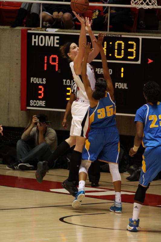 2012-01-26 19:31:14 ** Basketball, Damenbasketball, Michelle Plouffe, UCLA, Utah Utes ** 