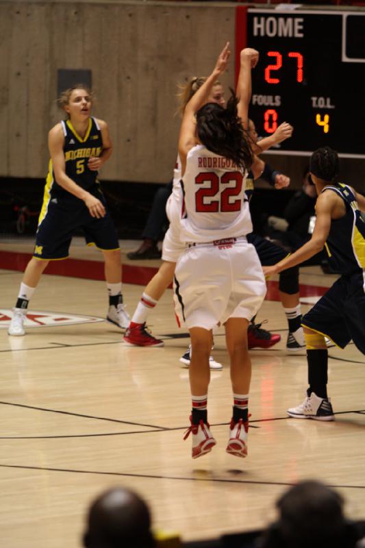 2012-11-16 16:59:39 ** Basketball, Danielle Rodriguez, Michigan, Taryn Wicijowski, Utah Utes, Women's Basketball ** 