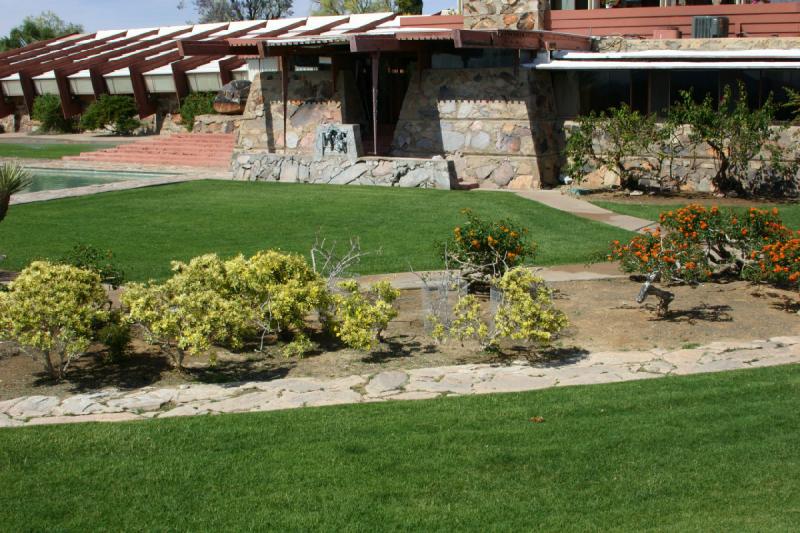 2007-04-14 14:34:44 ** Phoenix, Taliesin West ** Cleanly kept garden.