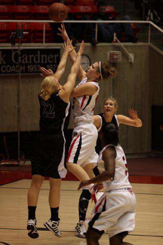 2011-12-01 20:14:35 ** Basketball, Cheyenne Wilson, Damenbasketball, Michelle Plouffe, Utah Utes, Weber State ** 