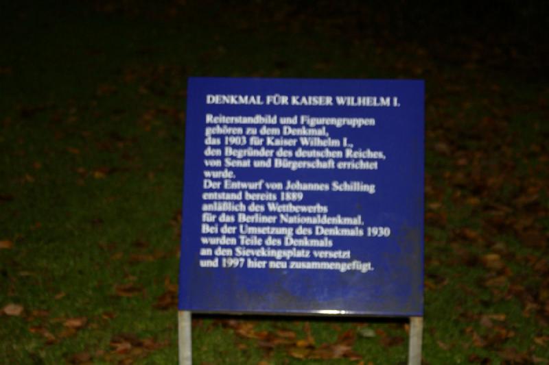 2006-11-25 16:44:32 ** Germany, Hamburg ** Description of the monument for Emperor Wilhelm I. 2006-11-25 16:44:32 ** Germany, Hamburg ** Description of the monument for Emperor Wilhelm I.