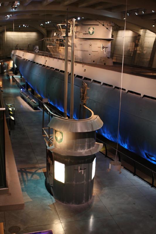 2014-03-11 09:37:59 ** Chicago, Illinois, Museum of Science and Industry, Submarines, Type IX, U 505 ** In the reconstruction of the sail, visitors can try out the periscopes.
