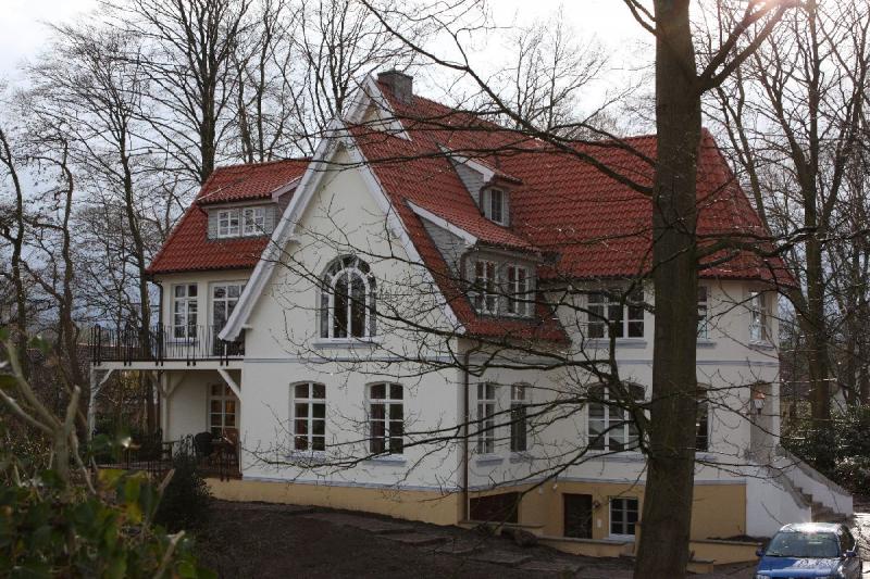 2010-04-01 17:41:55 ** Deutschland, Hunte, Oldenburg ** Das alte Hille-Haus wurde sehr schön renoviert.